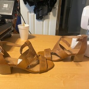 Tannish med. Heel sandal